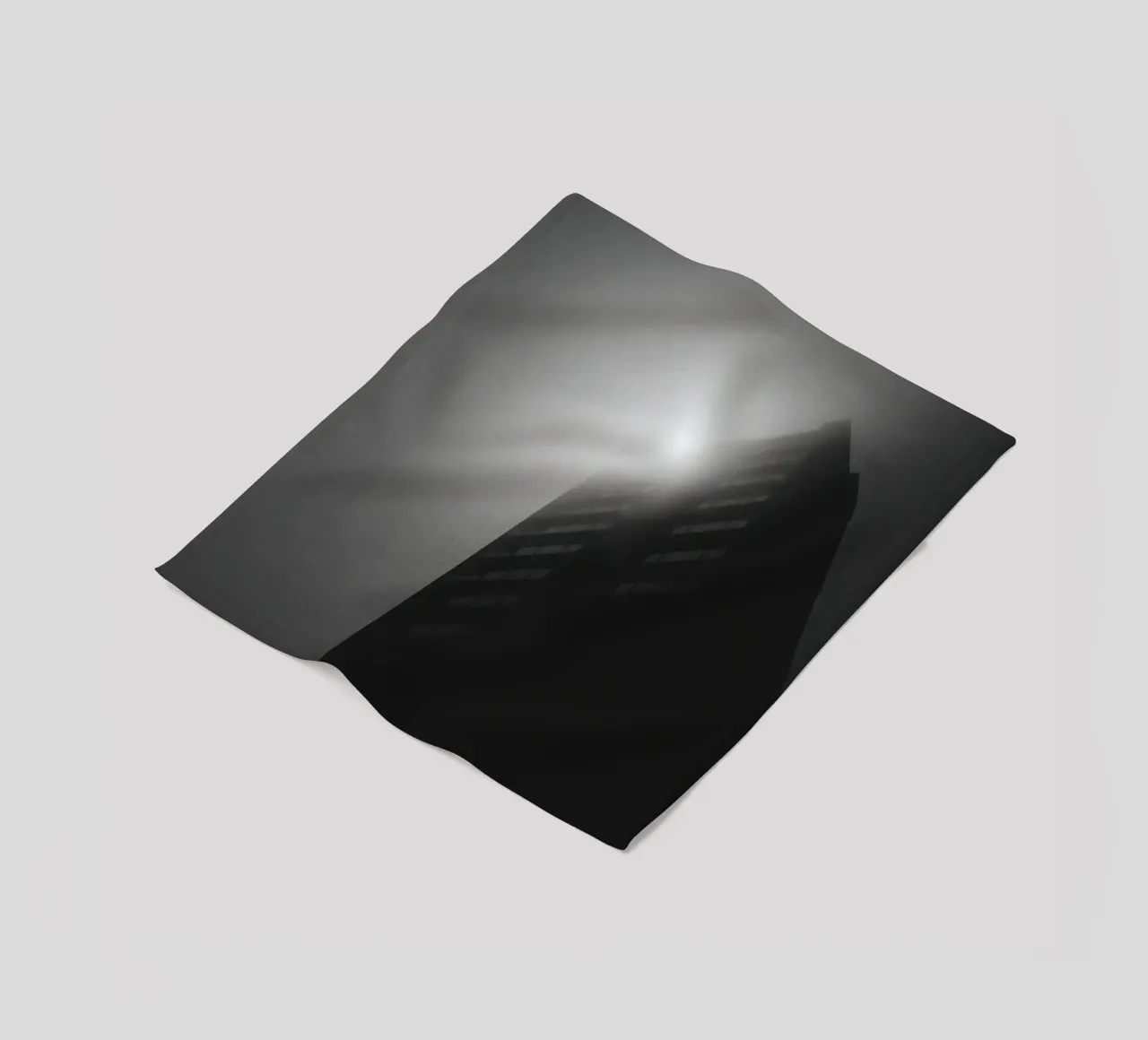 Top in de mist fleecedeken van Black & White