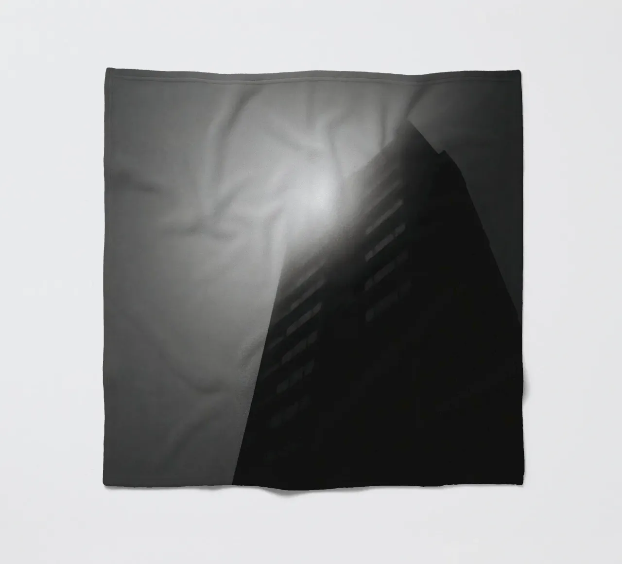 Top in de mist fleecedeken van Black & White