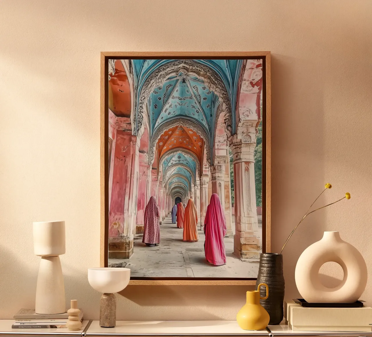Donne che camminano tra gli archi - Collezione Marrakesh tela con Cornice a cassetta da Conde Arte