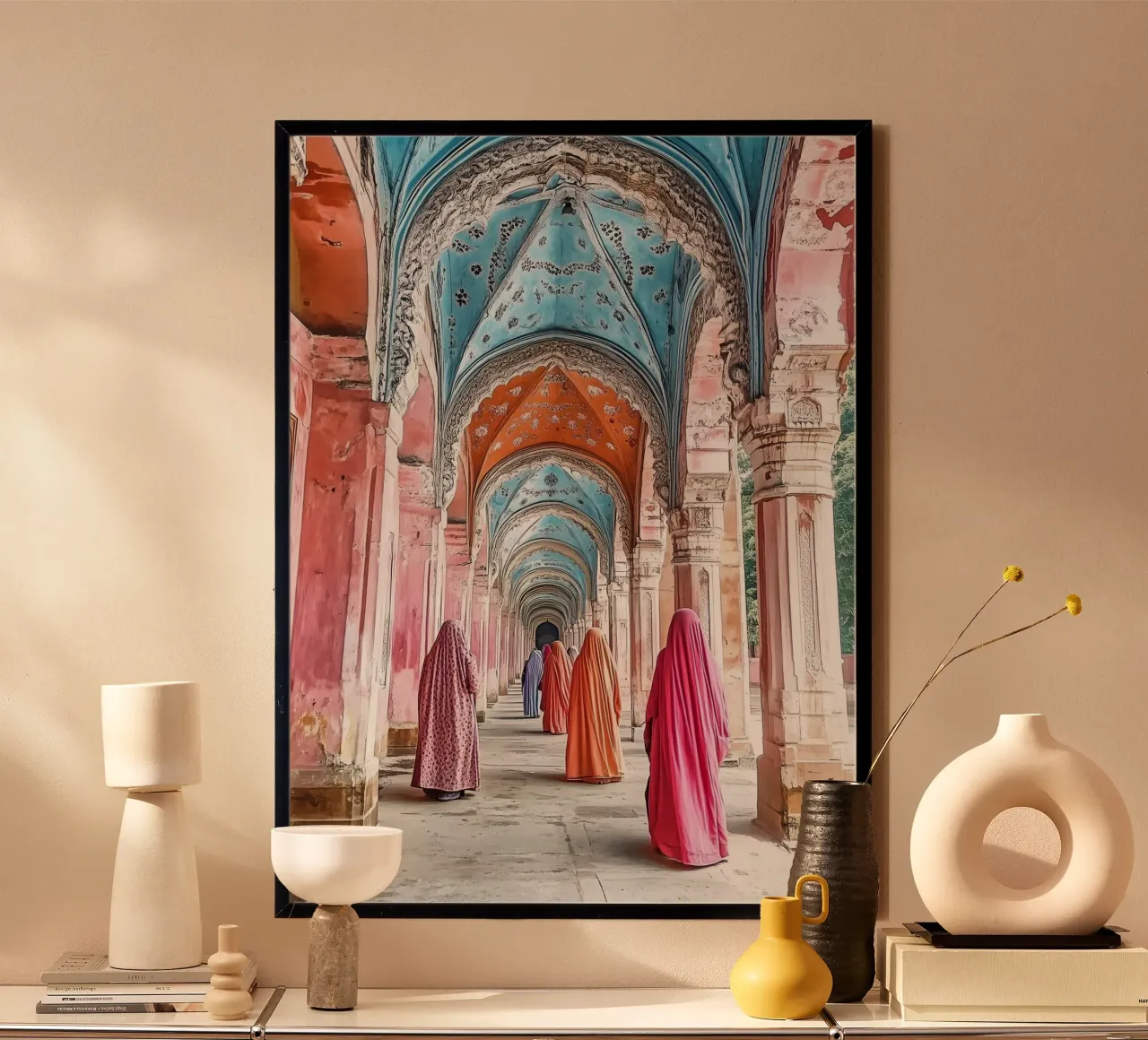 Donne che camminano tra gli archi - Collezione Marrakesh carta hahnemühle da Conde Arte