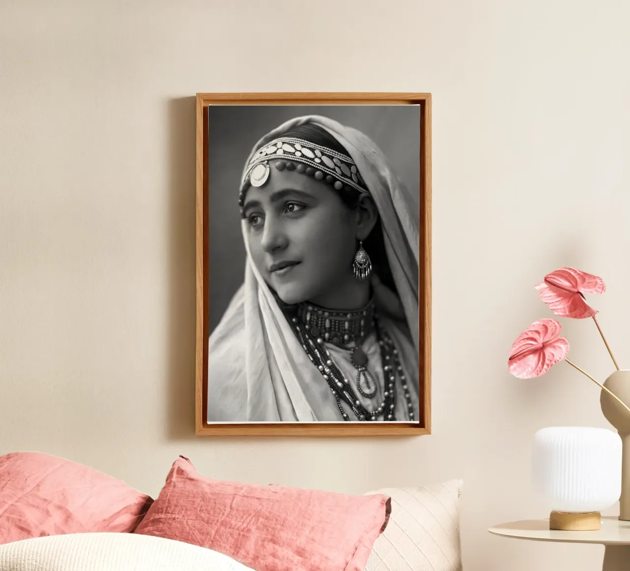 Zayen - Portret van een jonge Amazigh-vrouw canvas met Baklijst van Amazigh