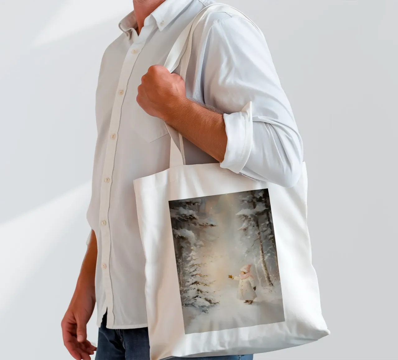 Enfant atteignant un arbre recouvert de neige dans une forêt d'hiver tote bag de Melloi Art Print