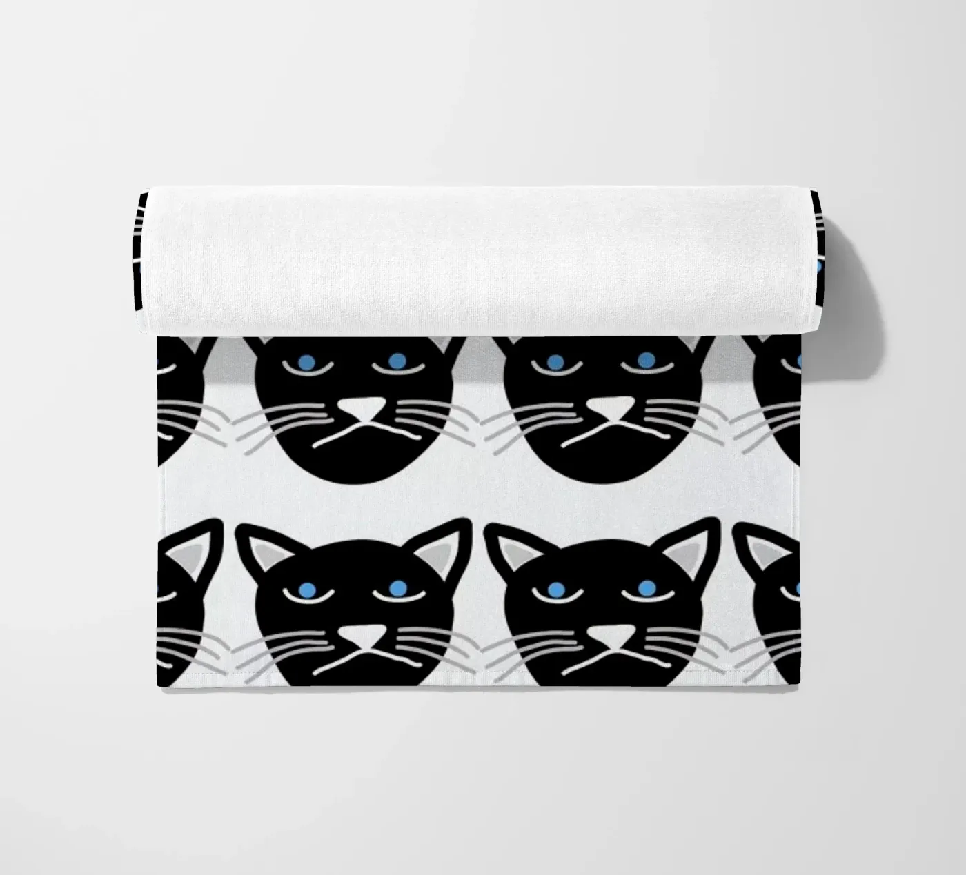 Grumpy Cat Strandtuch von Vasare Nar