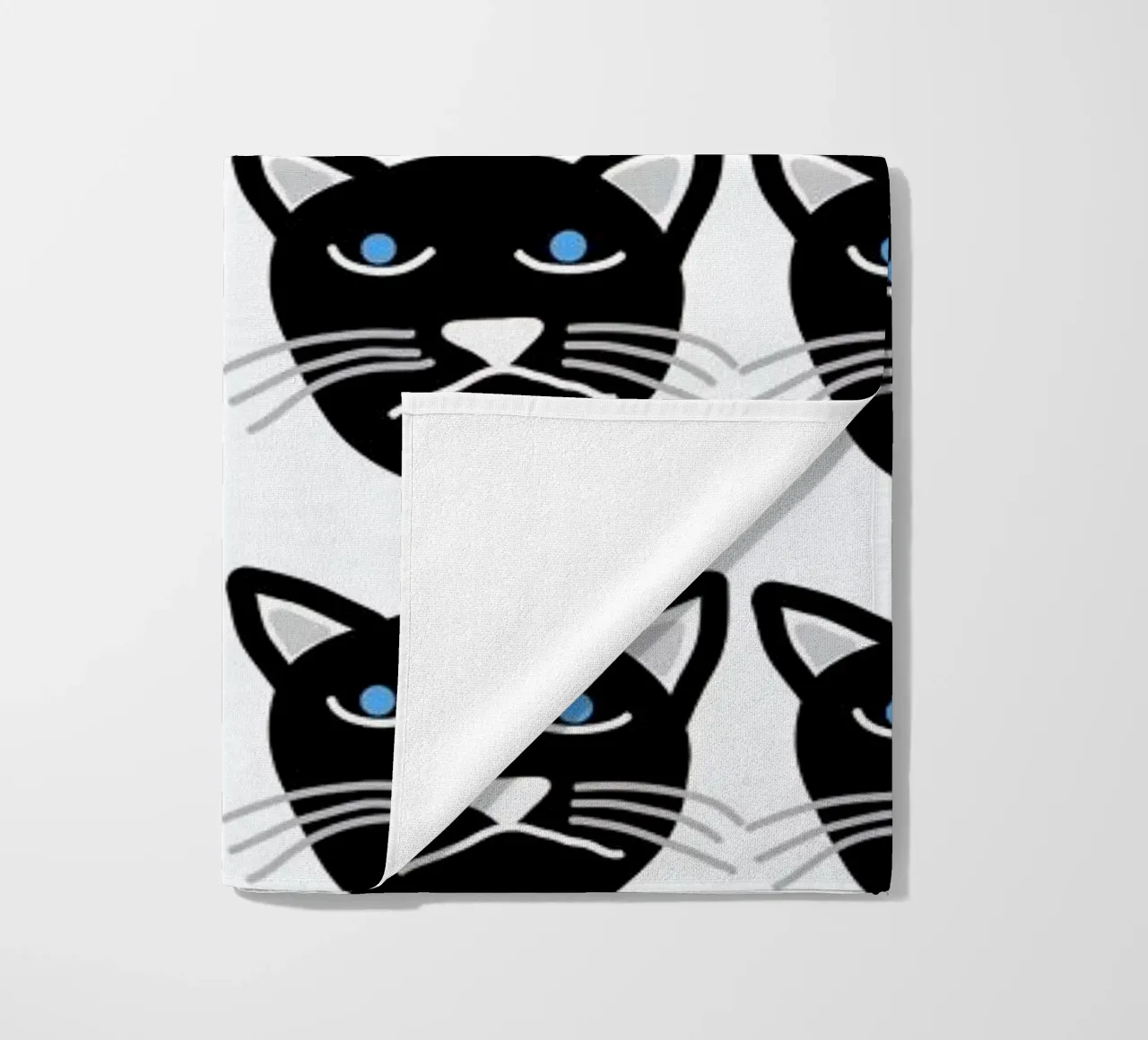 Grumpy Cat Strandtuch von Vasare Nar