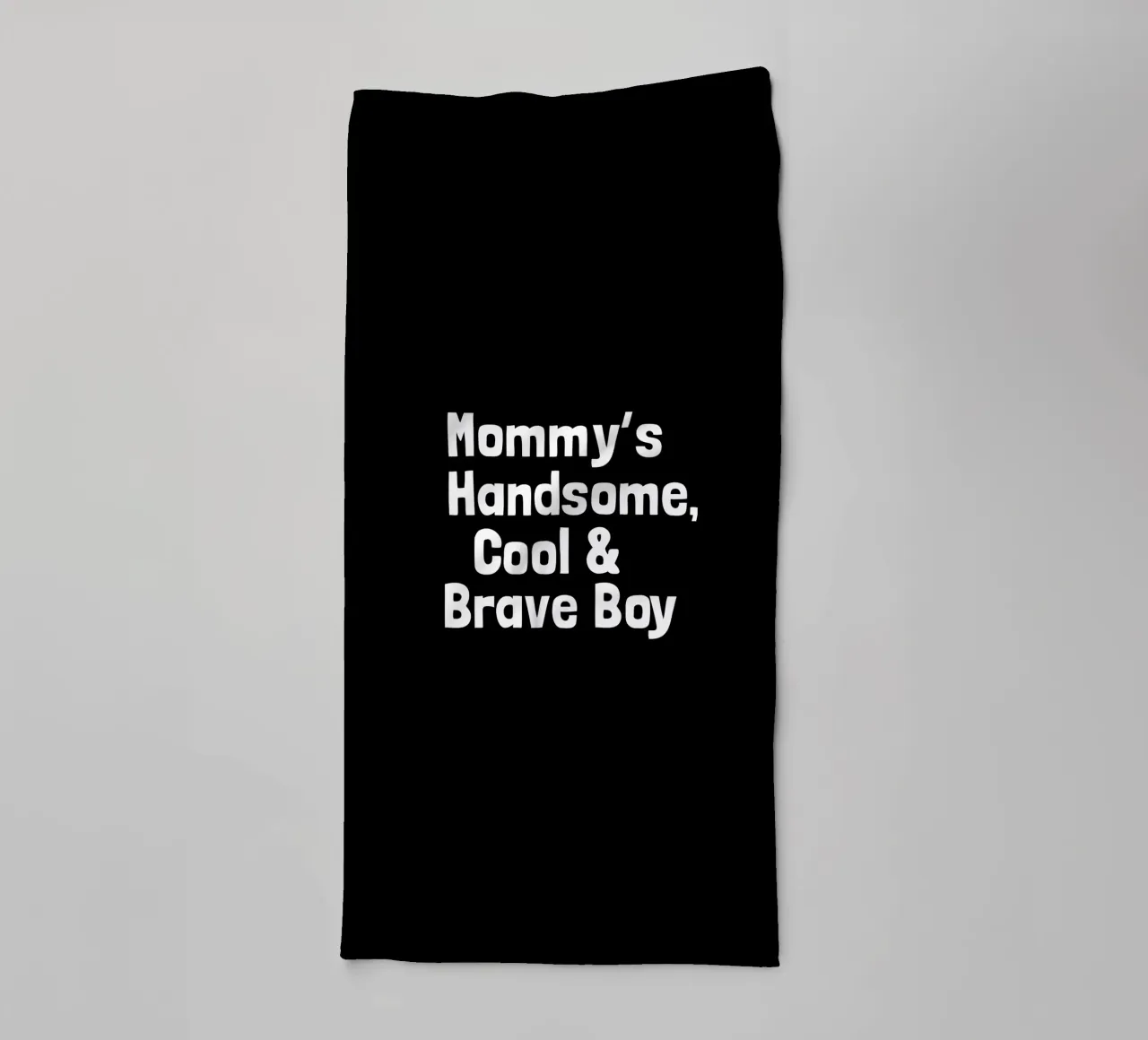 Mommy's handsome, cool and brave boy asciugamano da bagno da happieeagle
