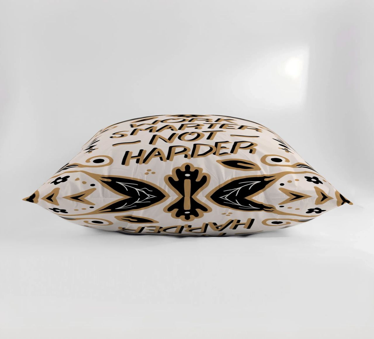 Work Smarter Not Harder cuscino da anisillustration