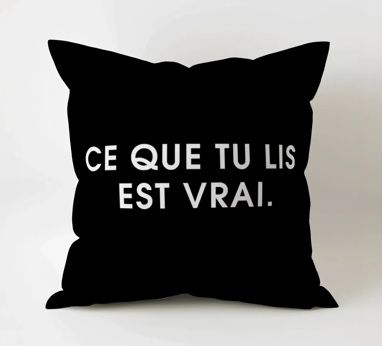 Ce que tu lis est vrai - Black cuscino da Intertitres