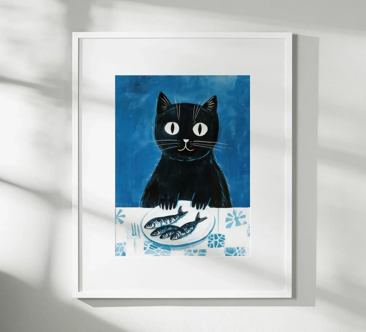 Gatto con sardine | Pittura marittima in blu poster con telaio in alluminio da Autofocus