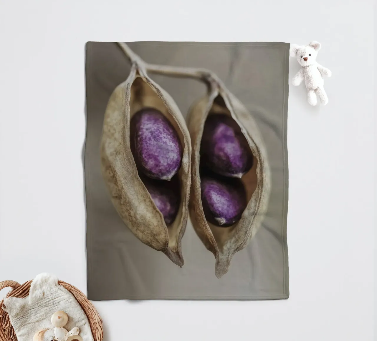 Purple Peas No 2 coperta in pile da treechild