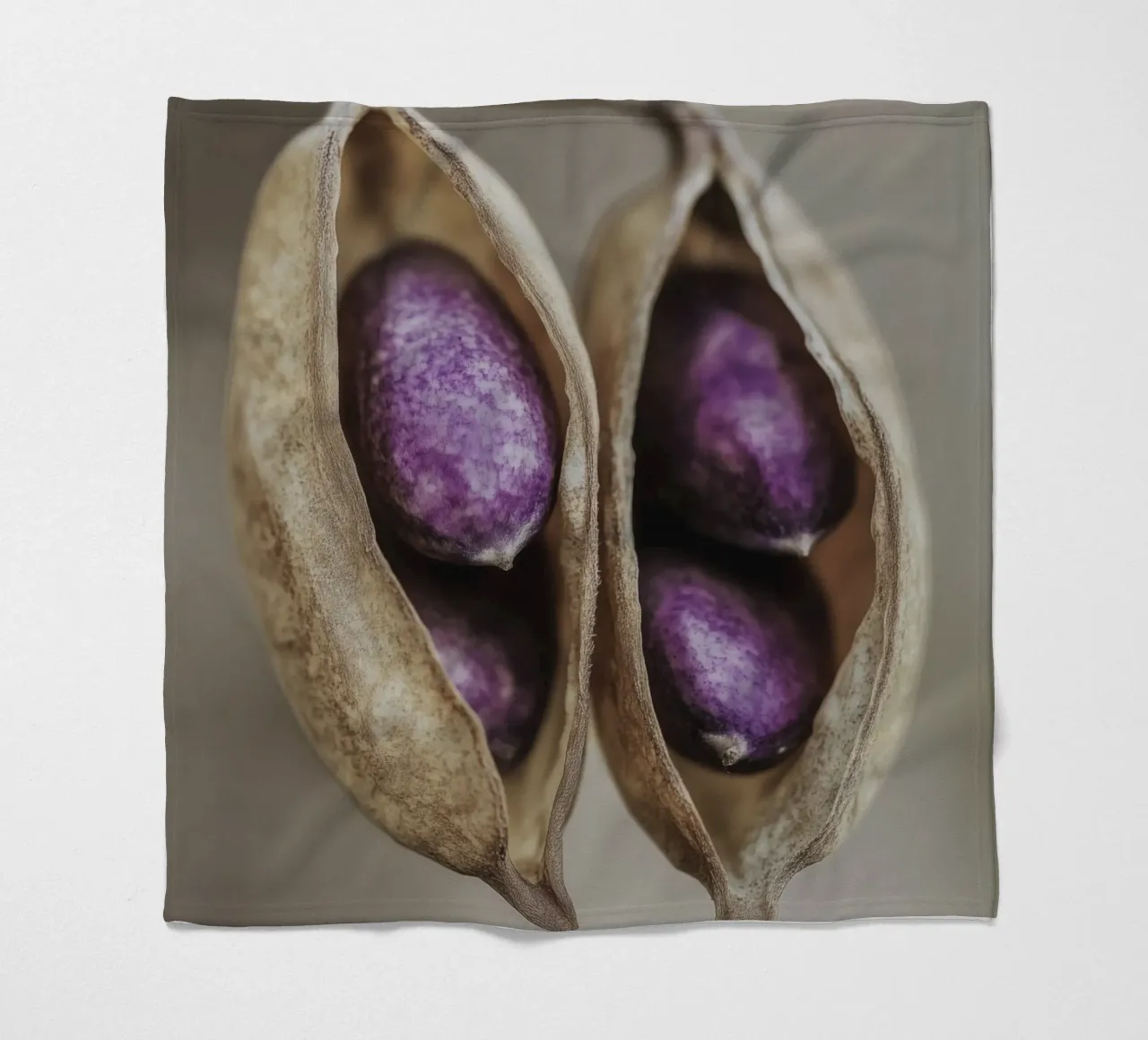 Purple Peas No 2 coperta in pile da treechild