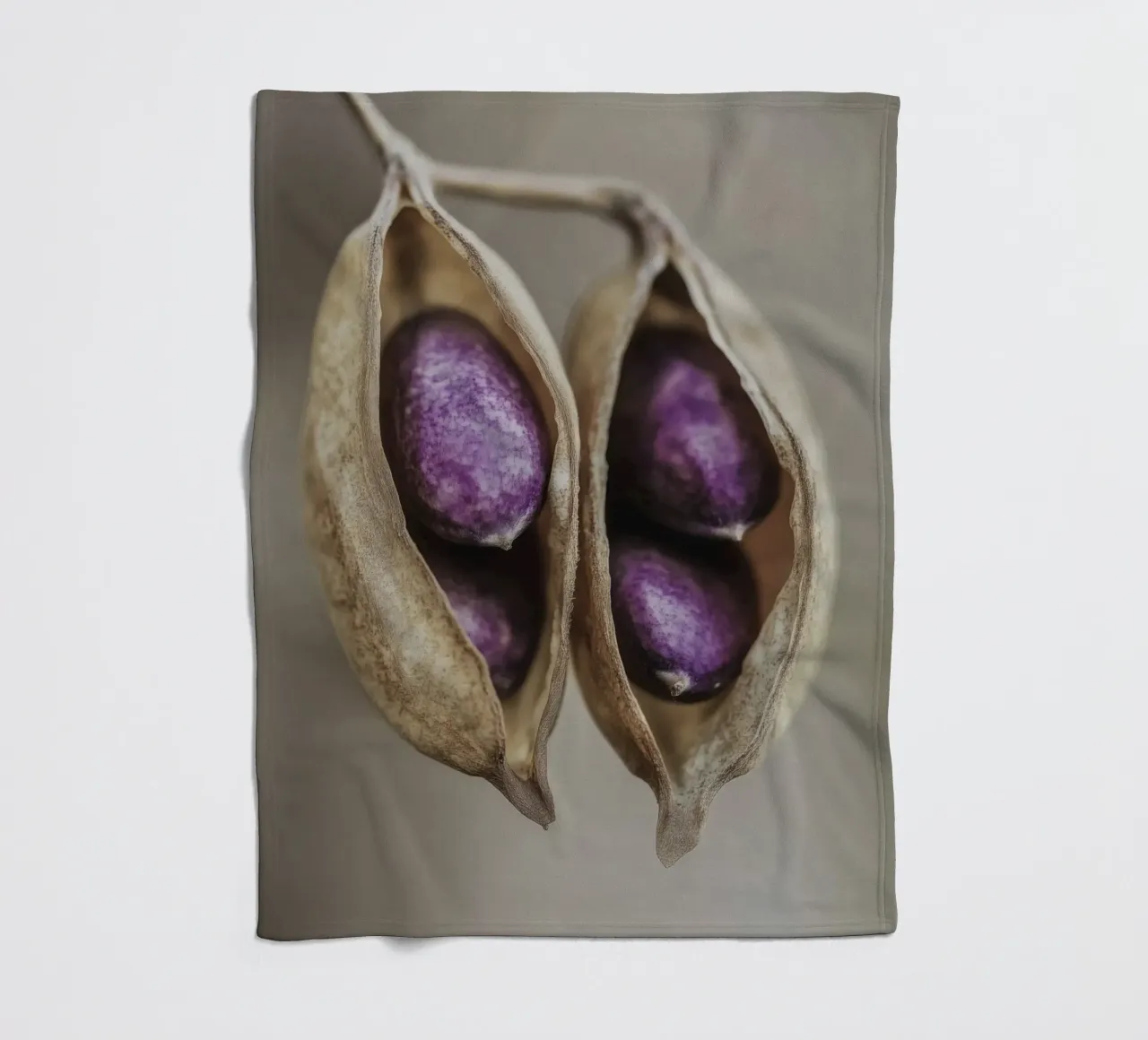 Purple Peas No 2 coperta in pile da treechild