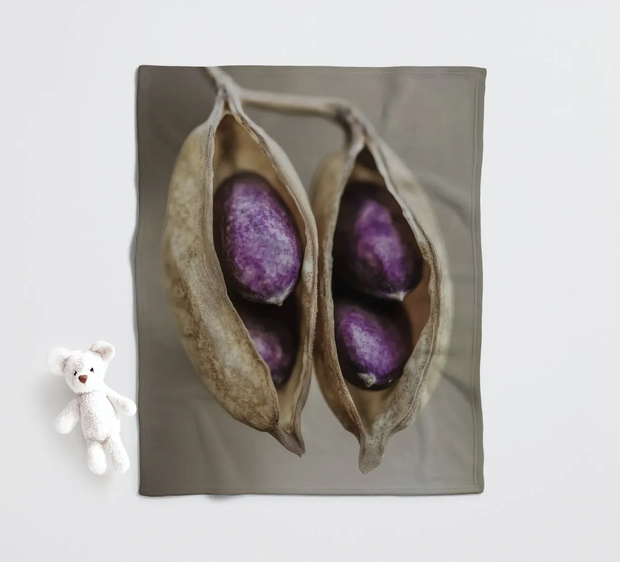 Purple Peas No 2 coperta in pile da treechild