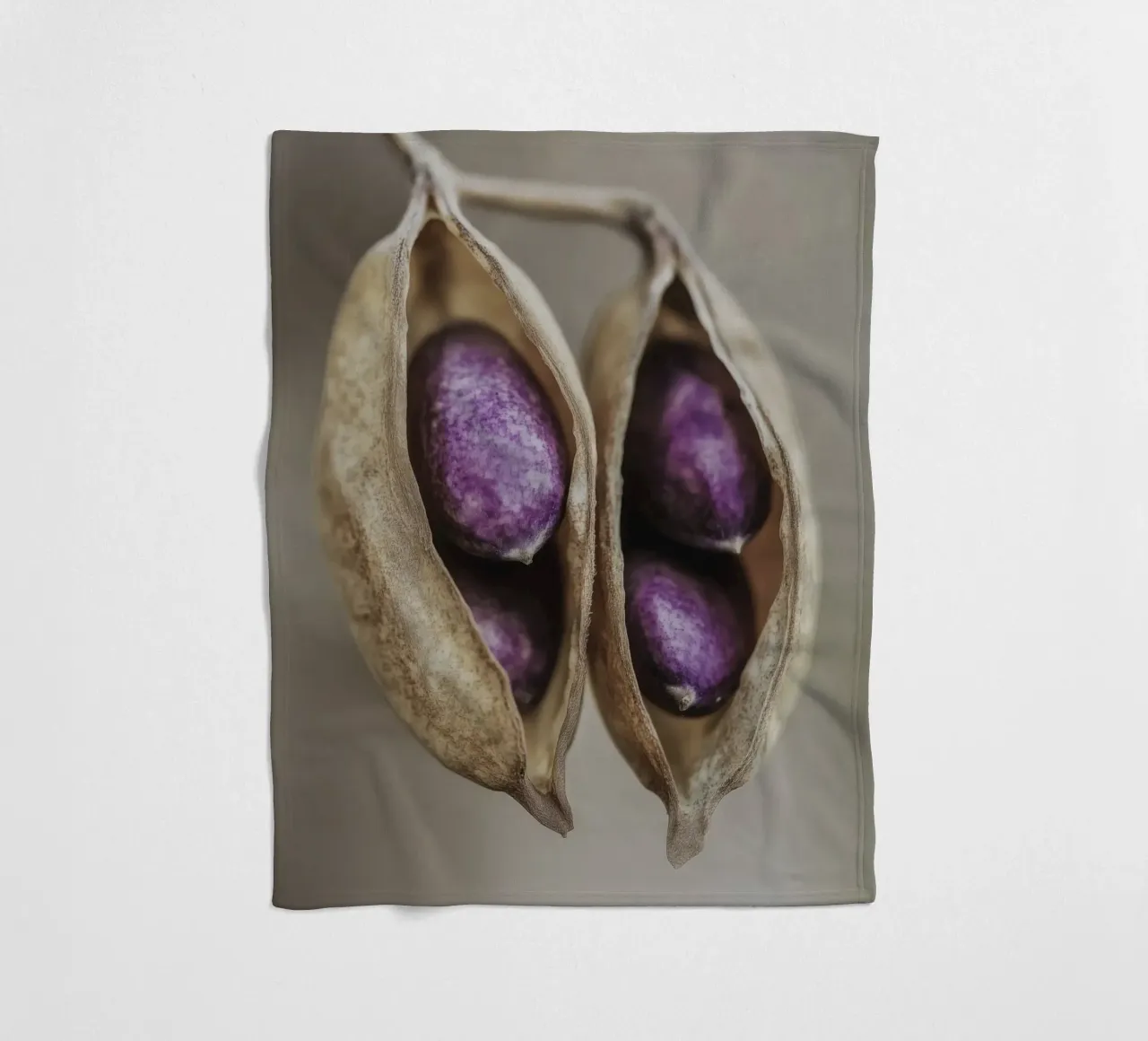 Purple Peas No 2 coperta in pile da treechild
