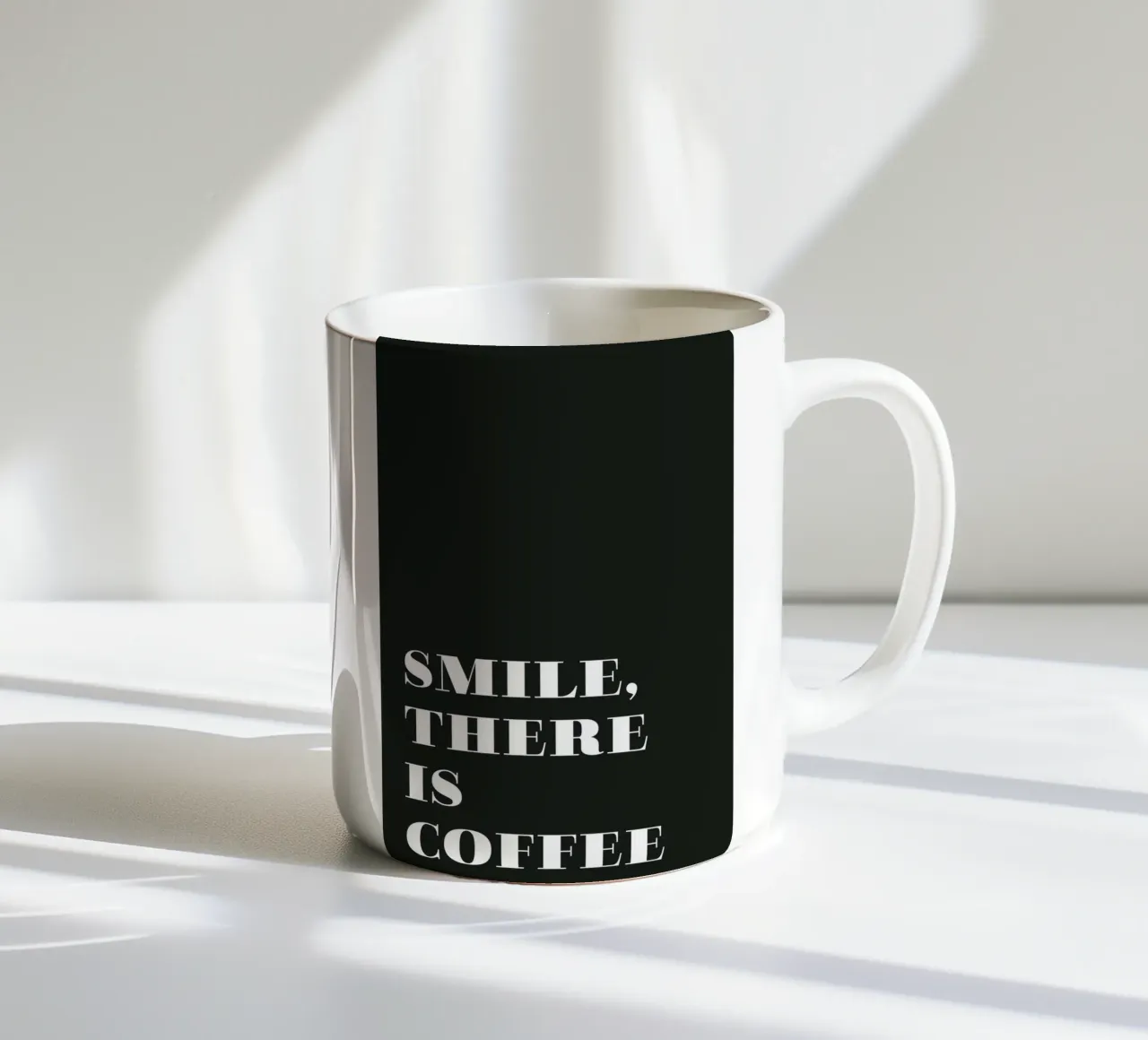 Smile, there is coffee tazza in ceramica da Daily Inspiration