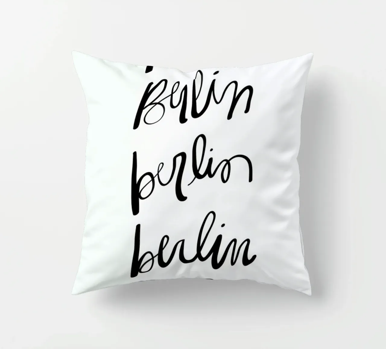 Berlin Typography cuscino da Kristen Polsinelli