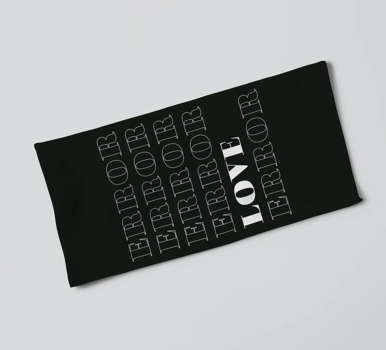 error error love error asciugamano da bagno da Daily Inspiration