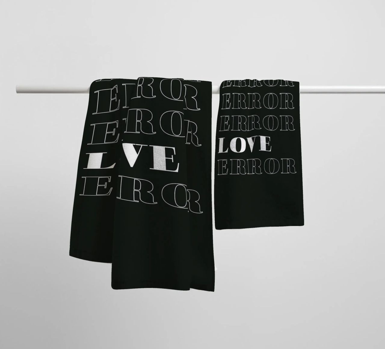 error error love error asciugamano da bagno da Daily Inspiration