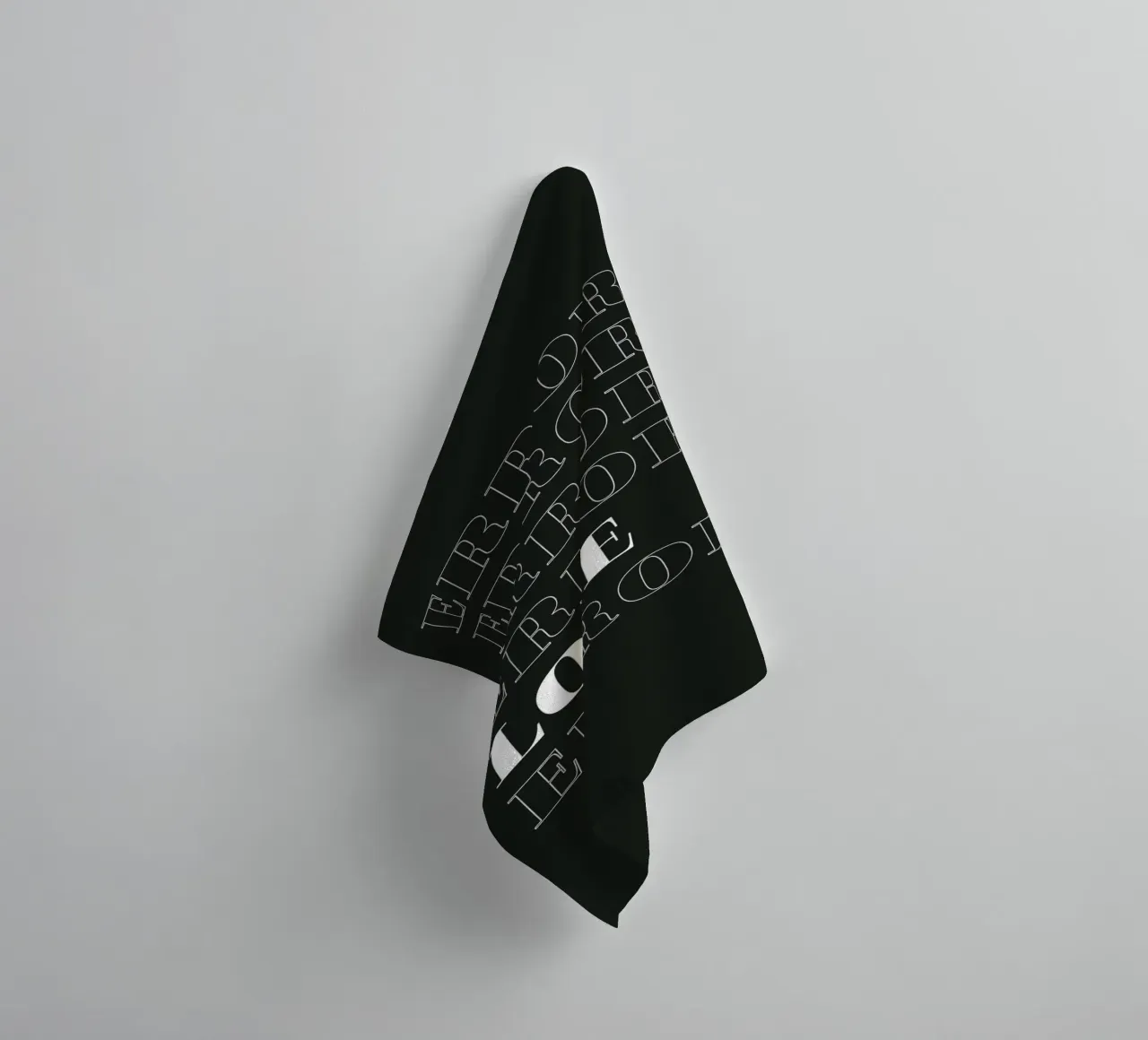error error love error Handtuch von Daily Inspiration