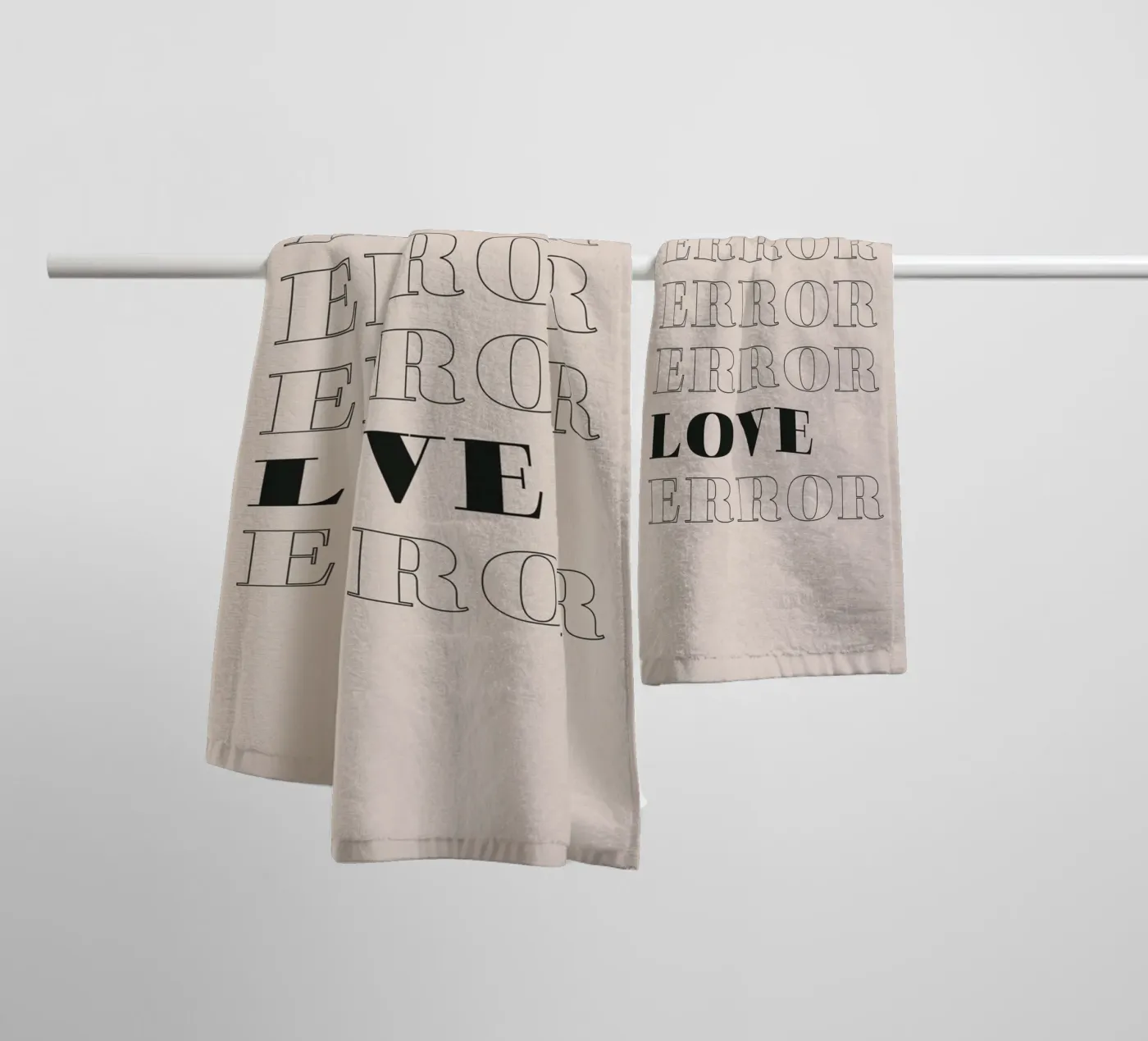 error error love error asciugamano da bagno da Daily Inspiration