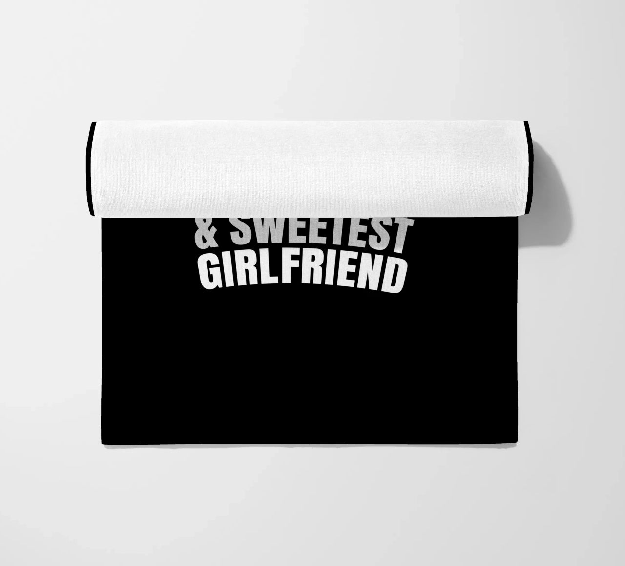 The world's most coolest and sweetest girlfriend toalla de playa de happieeagle