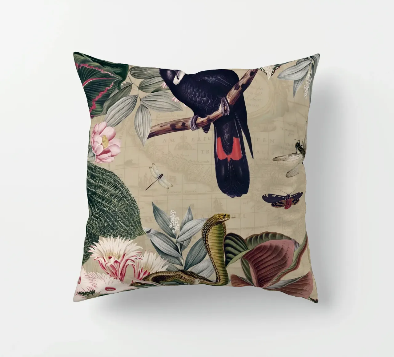 Cacatua nero esotico in una giungla tropicale d'epoca cuscino da Vintage World - Uta Naumann