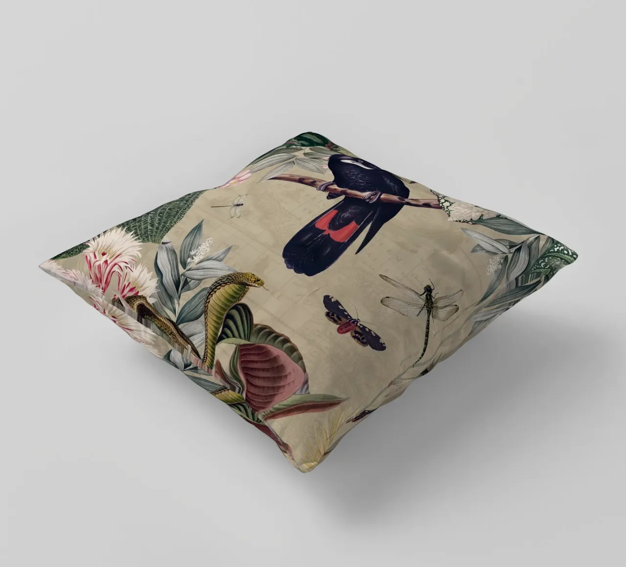 Cacatua nero esotico in una giungla tropicale d'epoca cuscino da Vintage World - Uta Naumann