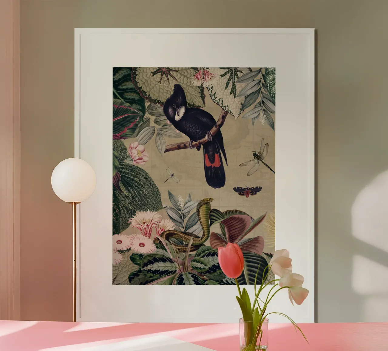 Cacatoès noir exotique dans une jungle tropicale vintage poster avec cadre en plastique de Vintage World - Uta Naumann