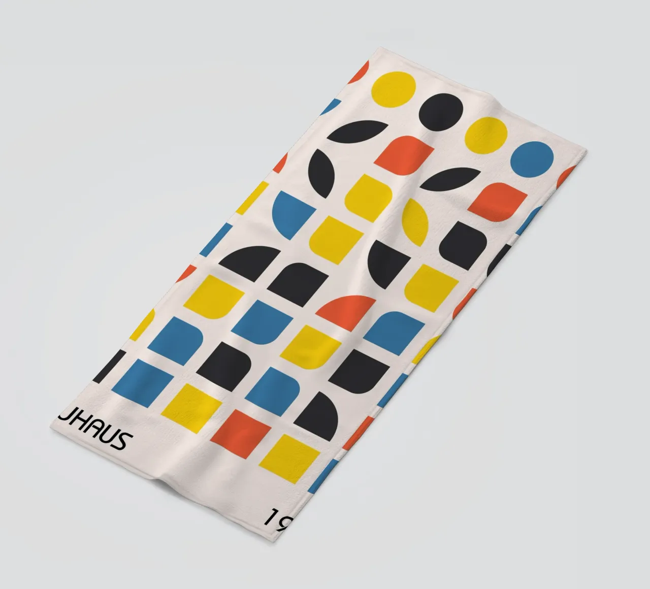 Grafica Bauhaus 1919 - Design geometrico moderno telo mare da Whole©