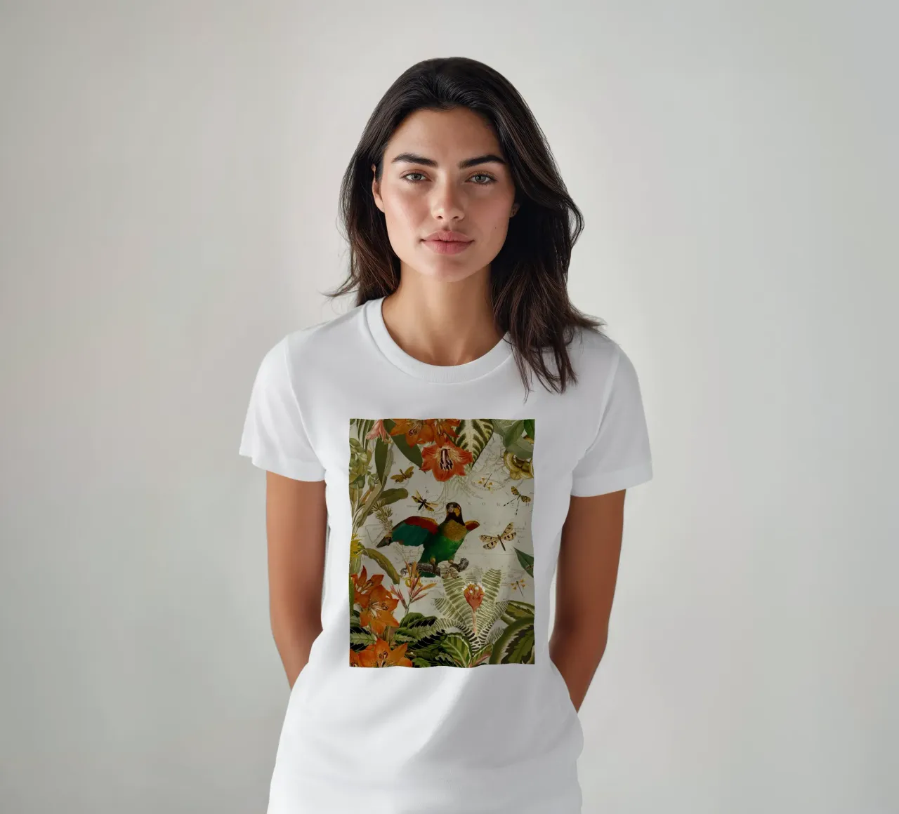Pappagalli esotici colorati e nostalgici in una giungla tropicale t-shirt da Vintage World - Uta Naumann