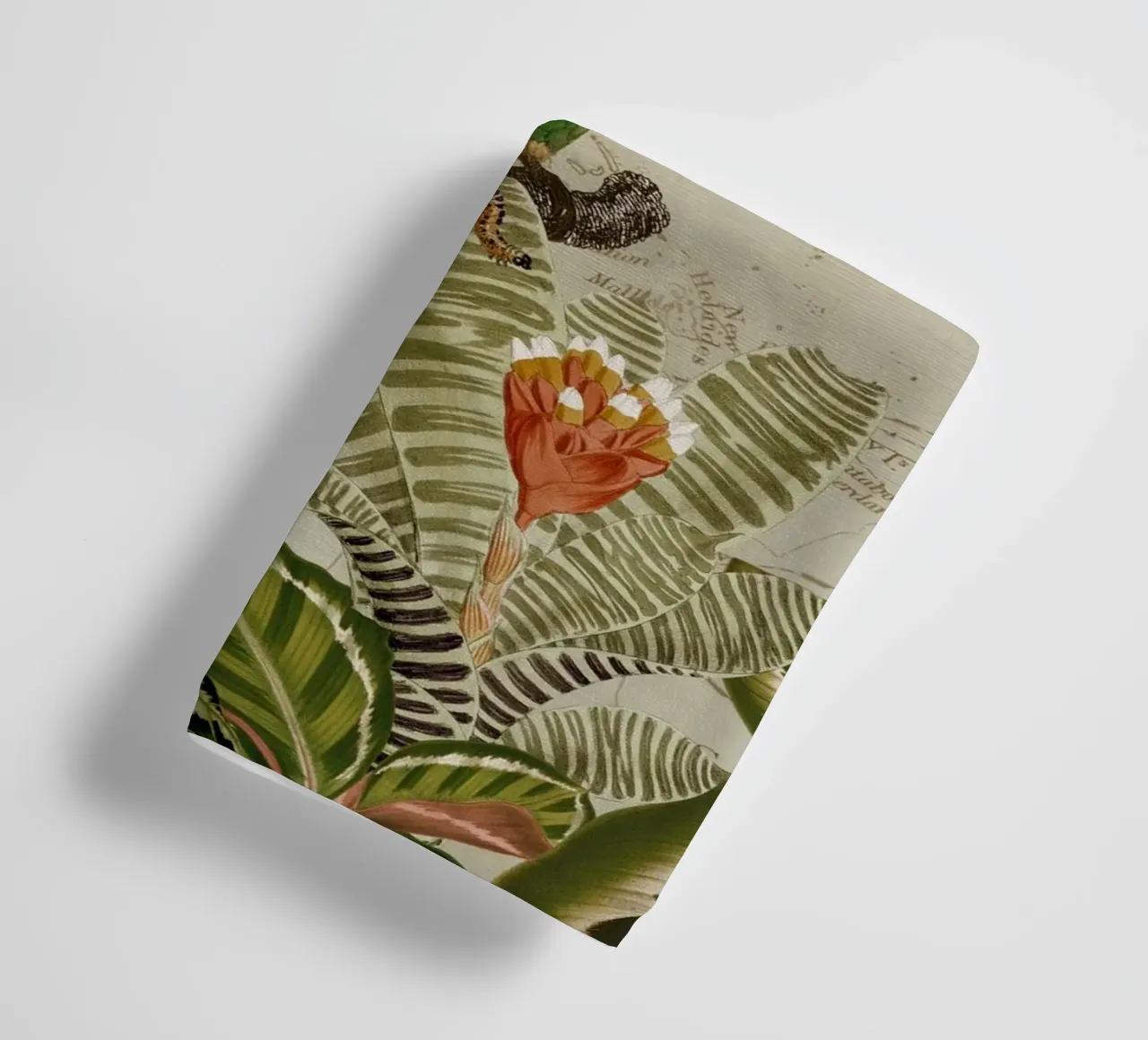 Pappagalli esotici colorati e nostalgici in una giungla tropicale asciugamano da bagno da Vintage World - Uta Naumann