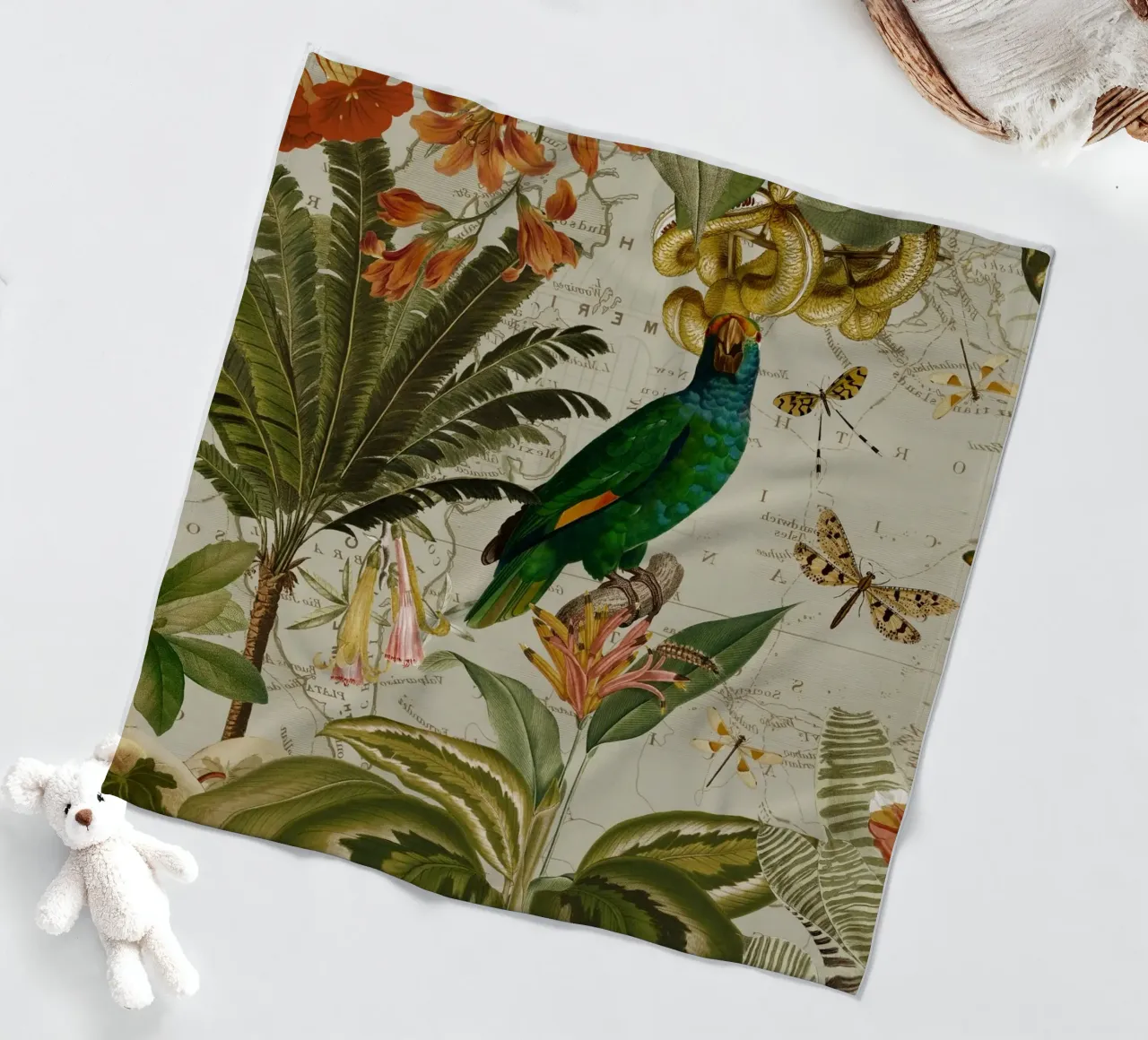 Pappagallo esotico colorato e nostalgico in una giungla tropicale 2 coperta in pile da Vintage World - Uta Naumann