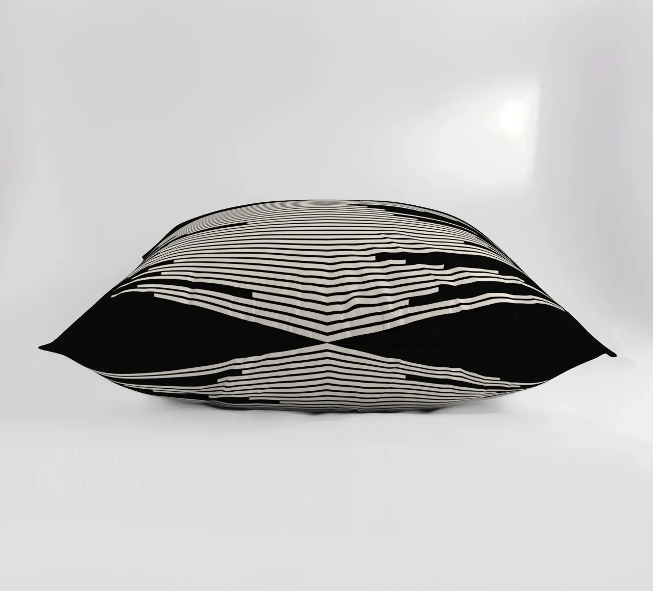 Bauhaus Ausstellung 1919 – Geometrisches Linien-Design Kissen von Whole©