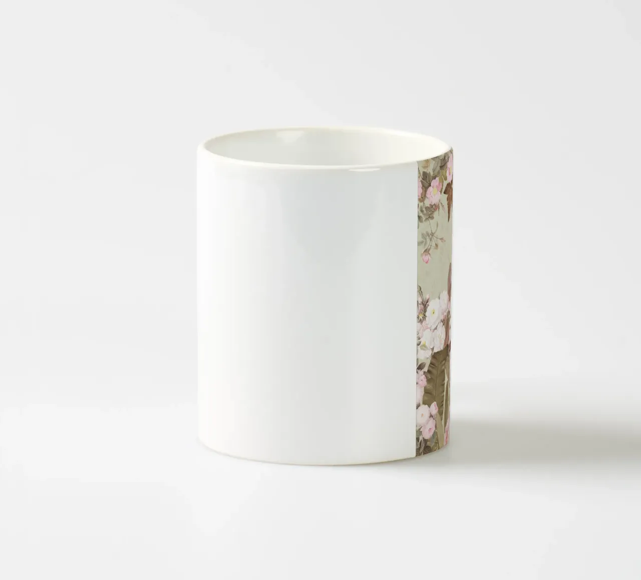 Cacatua esotici d'epoca in una splendida giungla di rose 1 tazza in ceramica da Vintage World - Uta Naumann