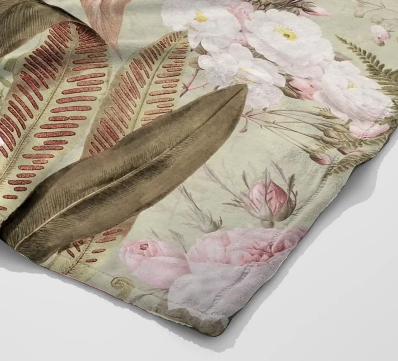 Cacatua esotici d'epoca in una splendida giungla di rose 1 coperta in pile da Vintage World - Uta Naumann