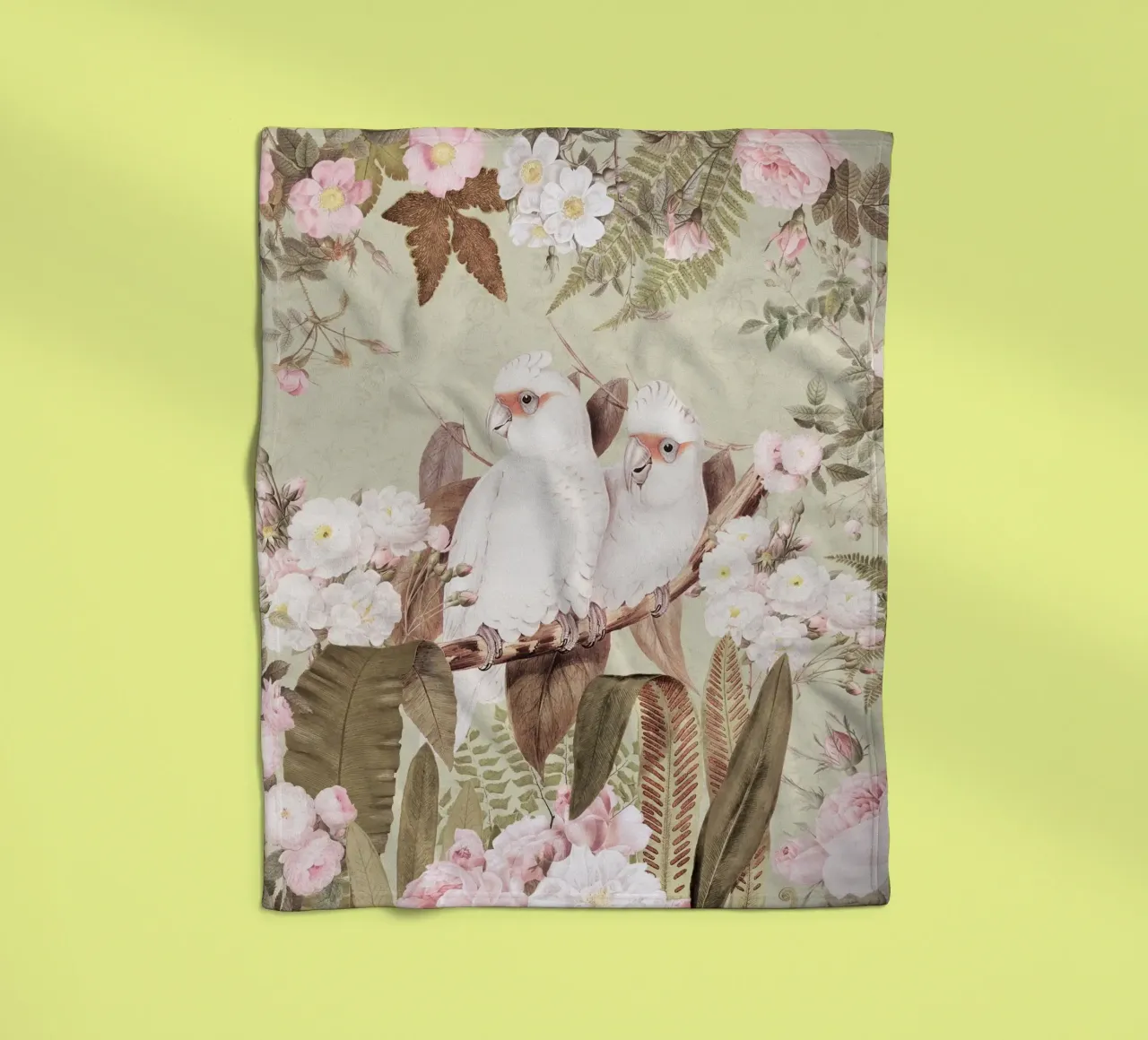 Cacatua esotici d'epoca in una splendida giungla di rose 1 coperta in pile da Vintage World - Uta Naumann