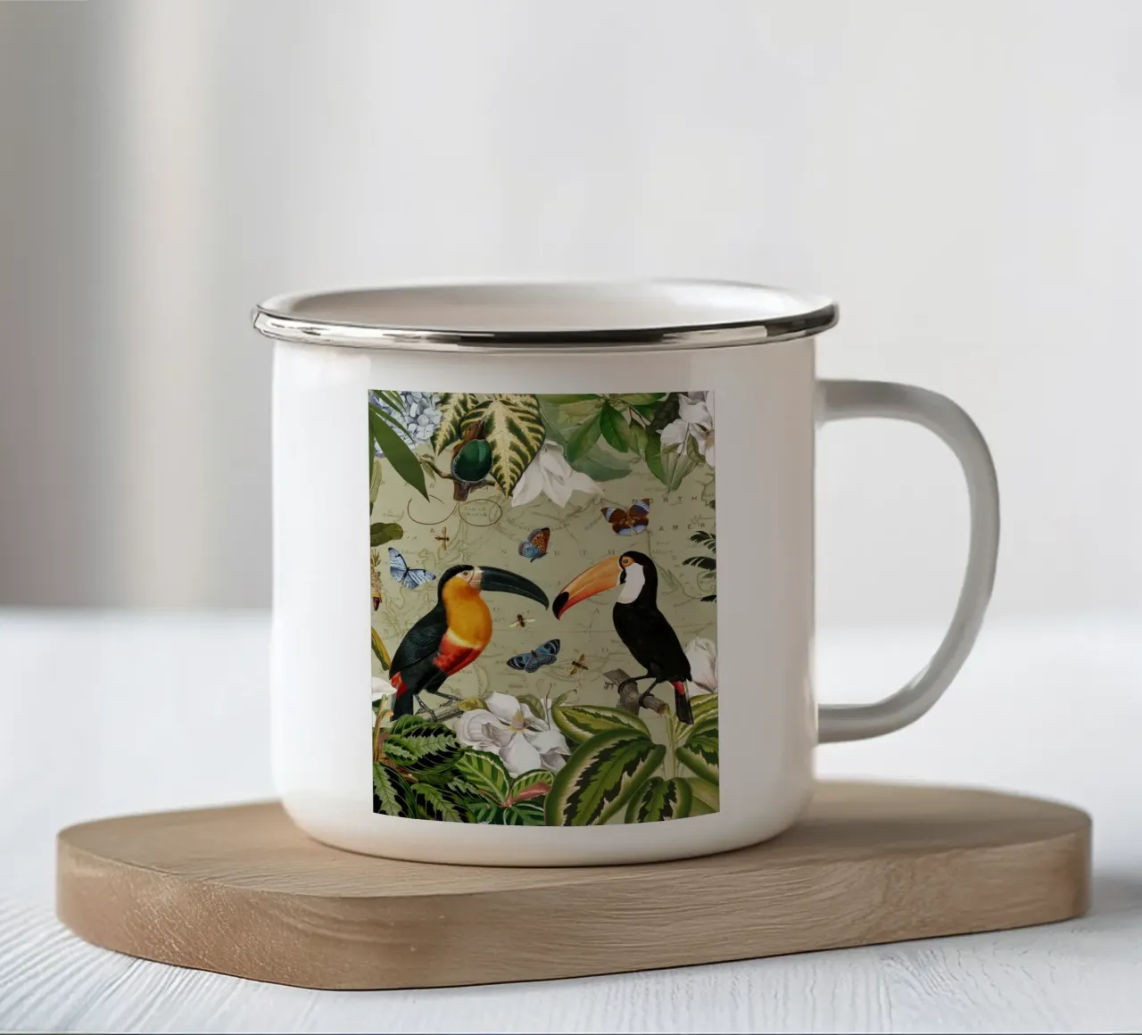 Tucani tropicali e farfalle nella giungla esotica tazza in smalto da Vintage World - Uta Naumann