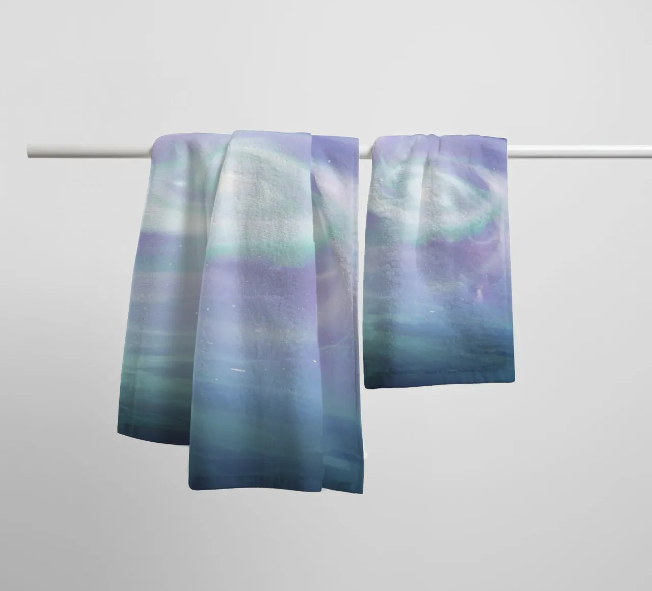 Morado Azul Galaxia Espiral Universo Celeste Estrellas Abstracto toalla de baño de Gentle Echoes Art