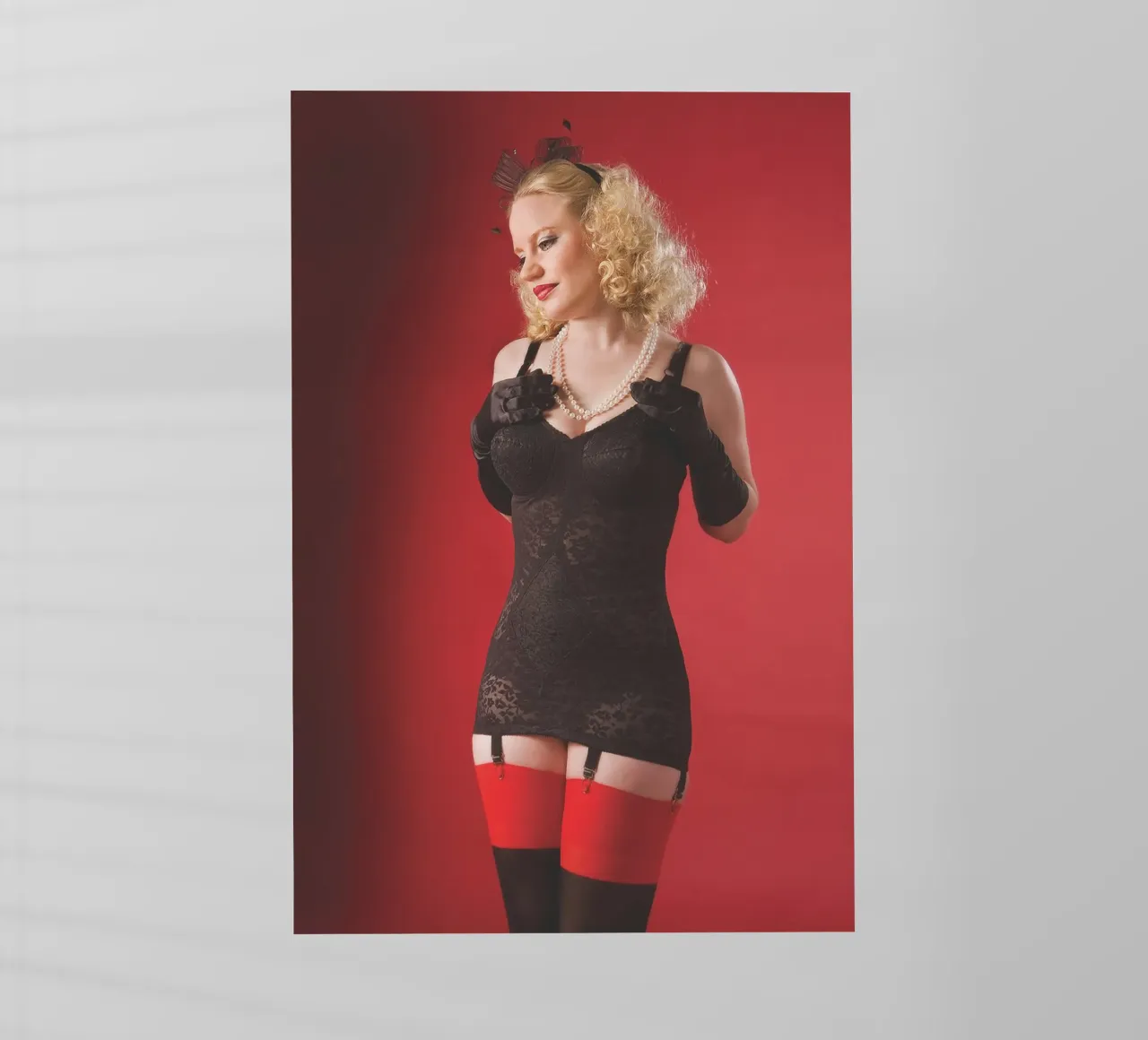 Corsetto nero pellicola backlit da Dave Hare Photography
