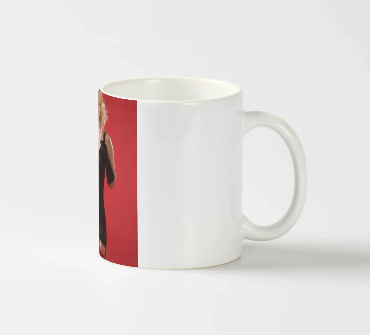 Corsetto nero tazza in ceramica da Dave Hare Photography
