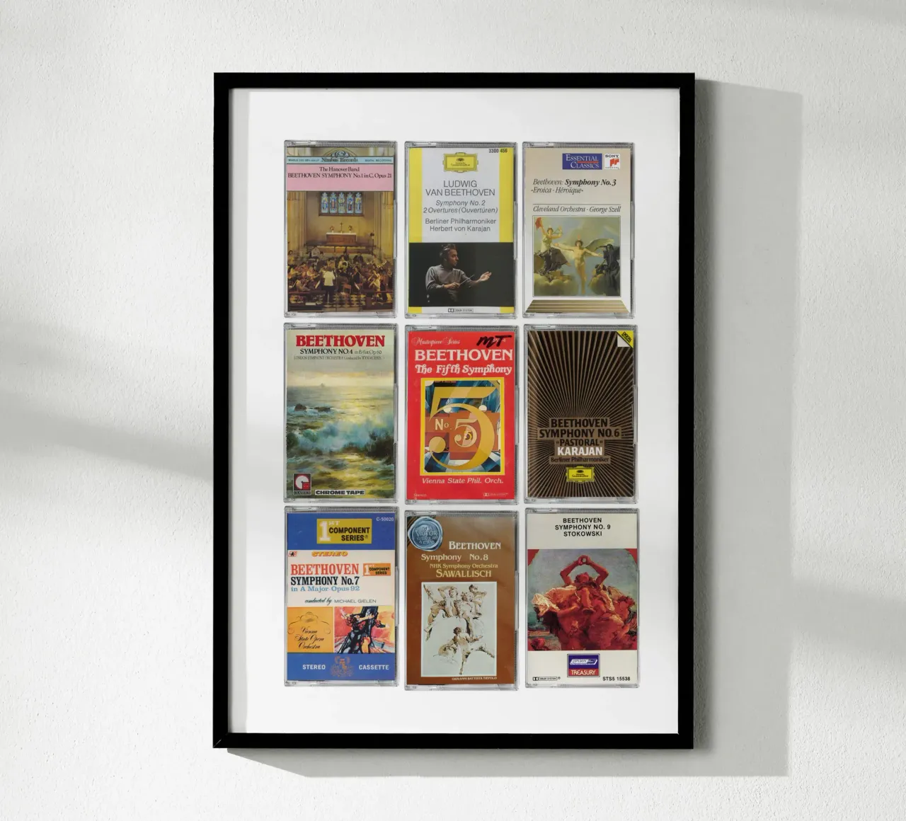 Sinfonie di Beethoven - Stampa su cassetta d'epoca poster con telaio in alluminio da MrMustardPrints