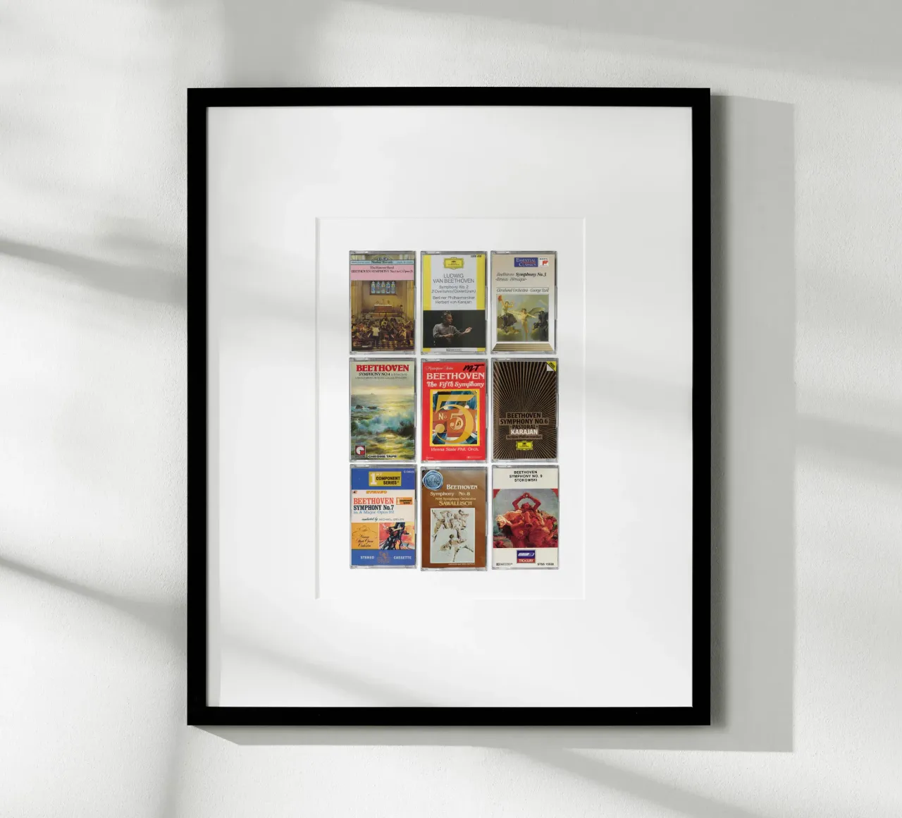 Sinfonie di Beethoven - Stampa su cassetta d'epoca poster con telaio in alluminio da MrMustardPrints