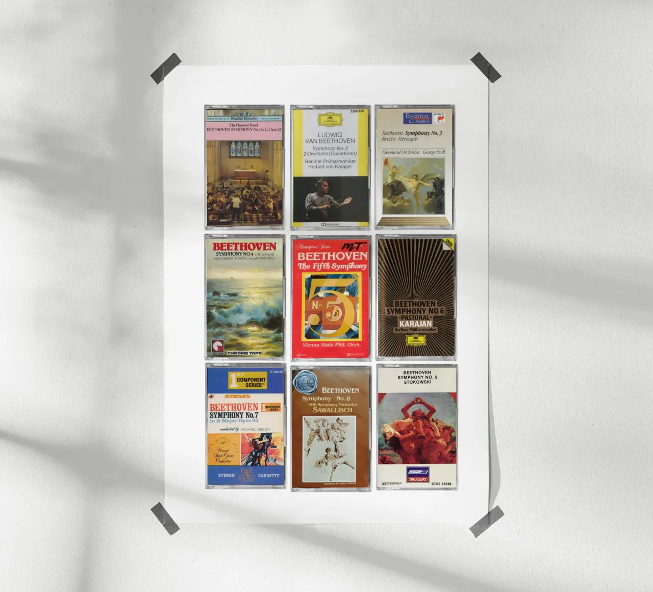 Sinfonie di Beethoven - Stampa su cassetta d'epoca poster con telaio in alluminio da MrMustardPrints