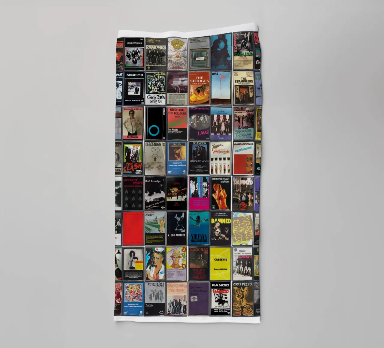 I più grandi album punk di tutti i tempi - Copertine di cassette vintage asciugamano da bagno da MrMustardPrints