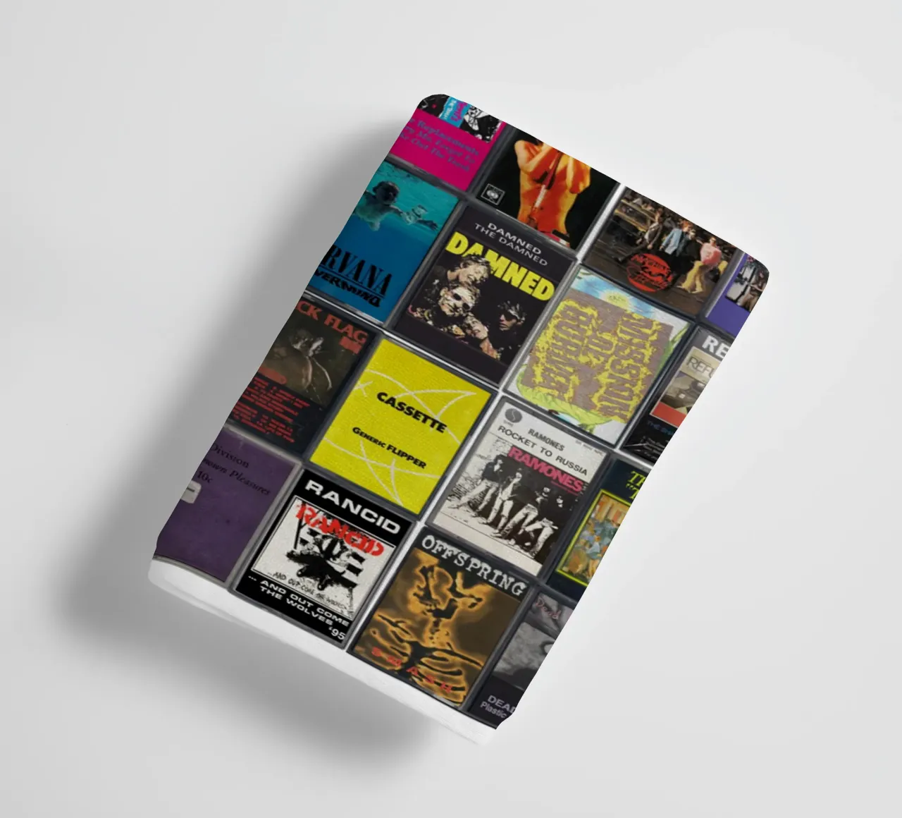 I più grandi album punk di tutti i tempi - Copertine di cassette vintage asciugamano da bagno da MrMustardPrints