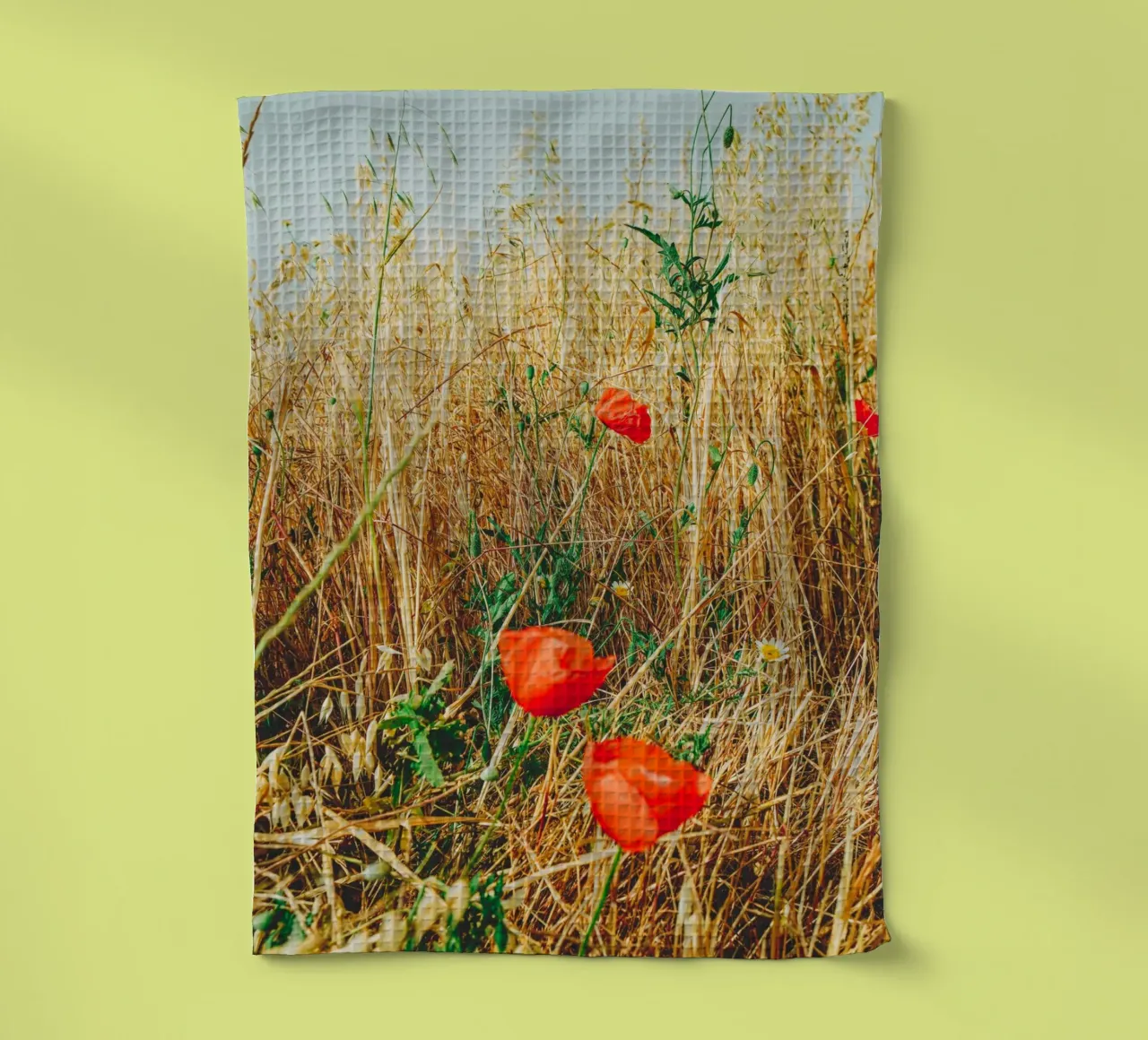 Des coquelicots dans un champ d'été - Photographie de Majorque torchon de Bold and Retro
