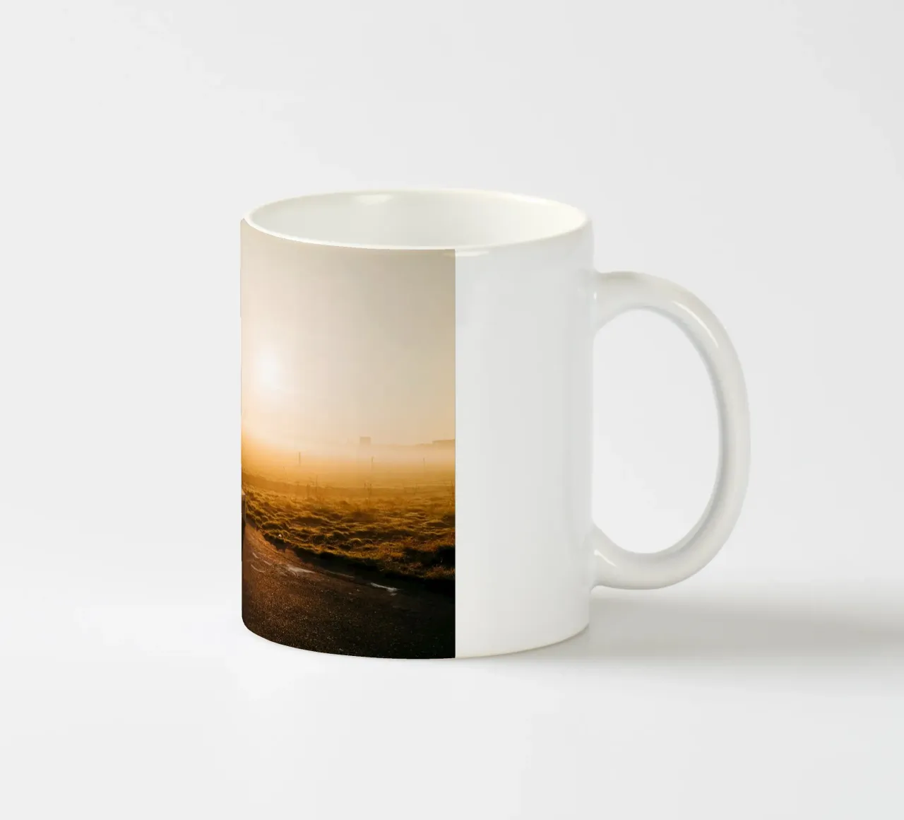 Nebbiosa mattina d'autunno - Tempelhofer Feld a Berlino tazza in ceramica da Bold and Retro