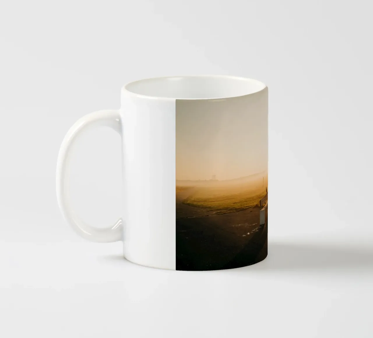 Nebbiosa mattina d'autunno - Tempelhofer Feld a Berlino tazza in ceramica da Bold and Retro