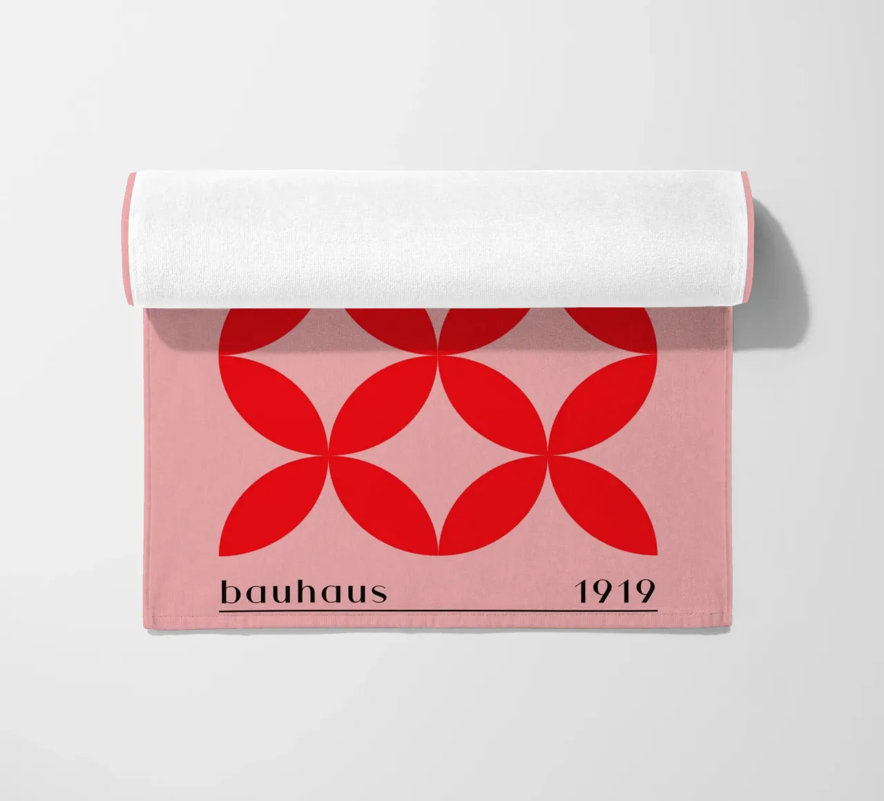 Motivo rosso Bauhaus telo mare da Whole©