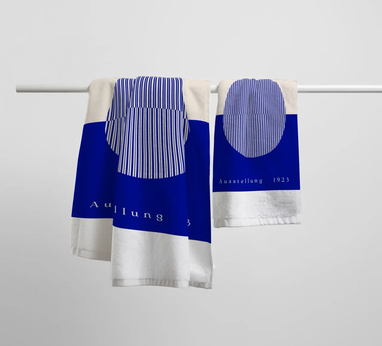 Cerchi Bauhaus blu asciugamano da bagno da Whole©