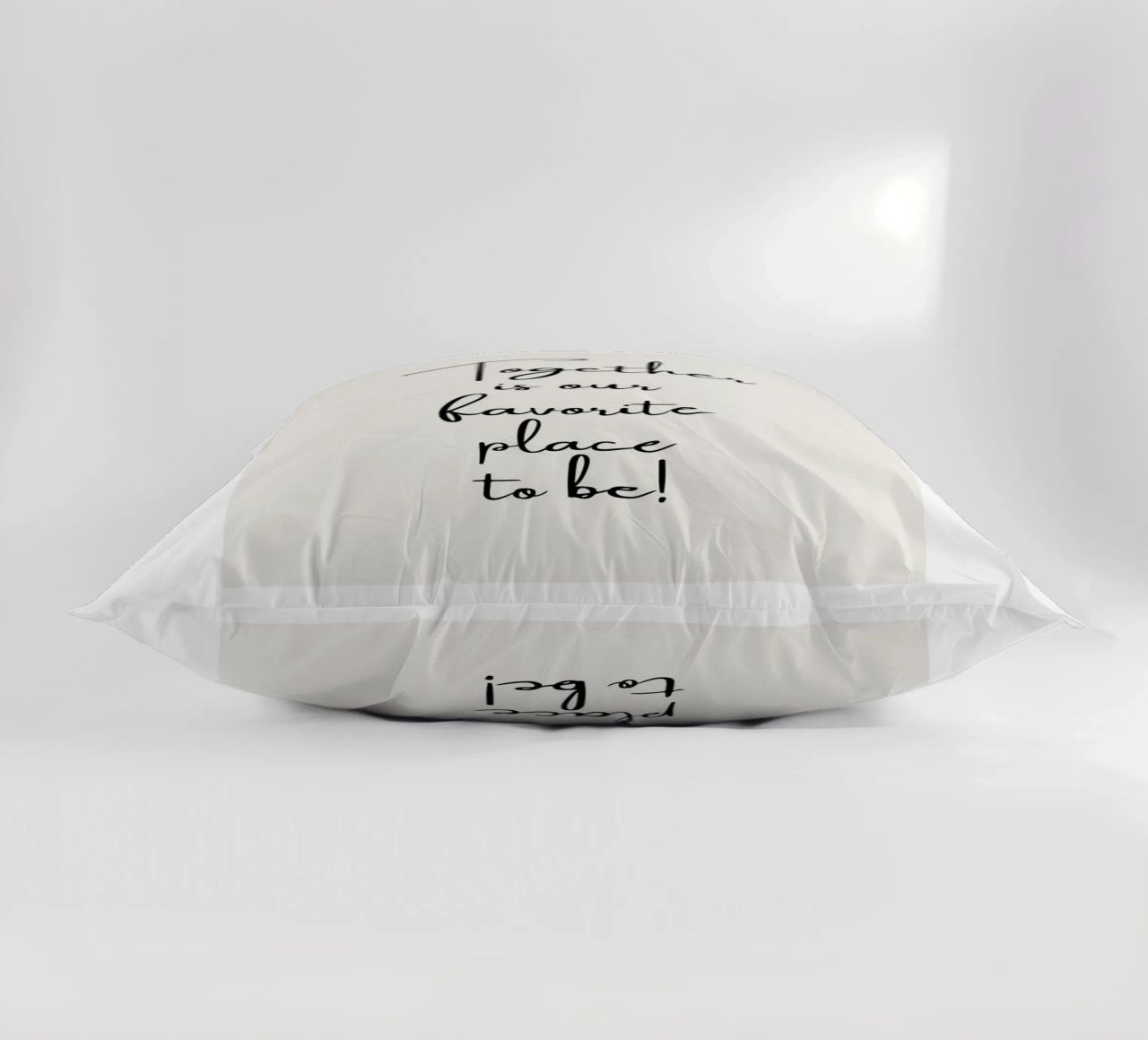 Ensemble, c'est notre lieu de prédilection coussin de ArtDesign by KBK